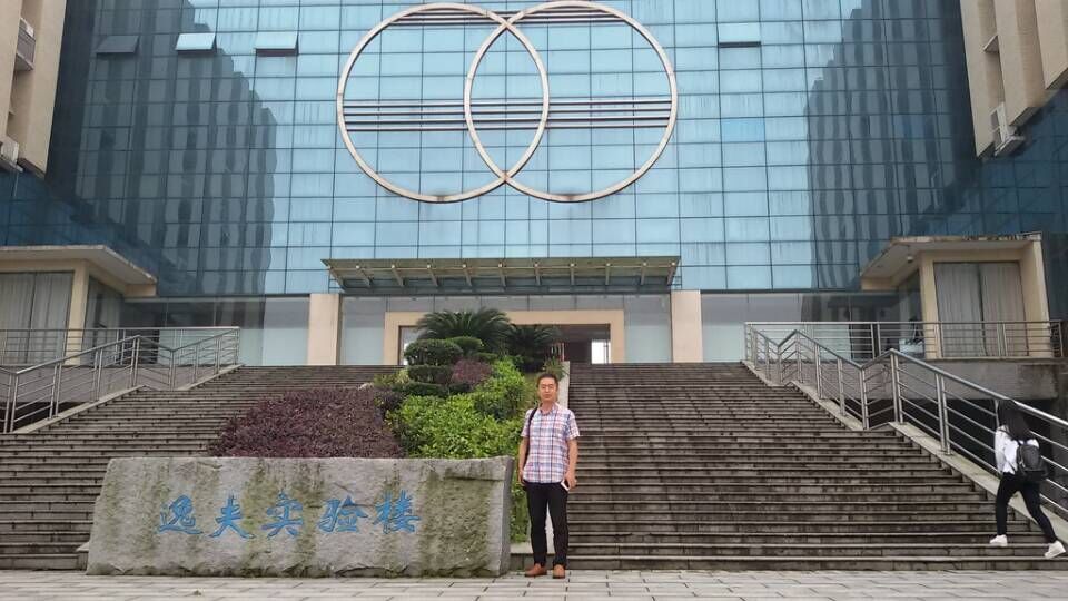 陳董事長在其母校了解人才招聘和校企戰略合作溝通工作